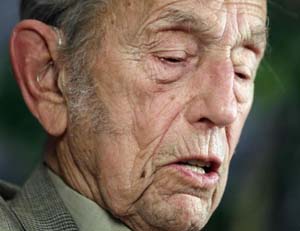 Harold Camping, who predicted the Lord's return twice in 2011, has publicly apologised.