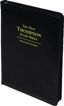 KJV New Thompson Study Bible: Black with Gold, Bonded Leather, Zipped