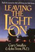 Leaving the Light On: Build the Memories That Wil Draw Your Kids Home - Build the Memories That Wil Draw Your Kids Home