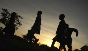 Night commuters in Gulu, 2006 (credit: World Vision)