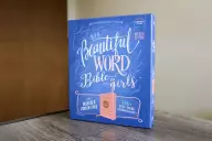 NIV Beautiful Word Bible for Girls, Bible, Pink, Imitation Leather, Zip, Red Letter, Comfort Print,