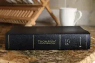 KJV, Thompson Chain-Reference Bible, Handy Size, European Bonded Leather, Black, Red Letter, Comfort Print