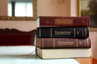 NKJV Thompson Chain-Reference Bible, Red, Hardcover, Red Letter, Biographical Sketches, Glossary, Concordance, Book Outlines, Verse Analysis, Maps, Ribbon Marker, Presentation Page