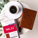 NKJV, End-of-Verse Reference Bible, Compact, Leathersoft, Brown, Red Letter, Comfort Print