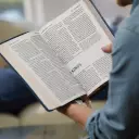 NKJV Holy Bible, Super Giant Print Reference Bible, Blue Leathersoft, 43,000 Cross references, Red Letter, Comfort Print: New King James Version