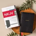 NKJV, Deluxe End-of-Verse Reference Bible, Personal Size Large Print, Leathersoft, Black, Thumb Indexed, Red Letter, Comfort Print