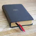 NKJV, Compact Center-Column Reference Bible, Black Genuine Leather, Red Letter, Comfort Print (Thumb Indexed)