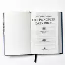 NKJV Life Principles Daily Bible: Paperback