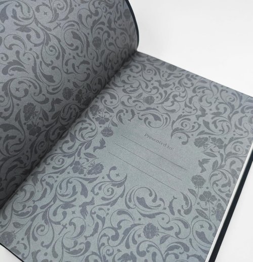NLT Holy Bible, Navy Blue Flexiback, Leather-Feel, Debossed Detailing, British Text, NLT New Living Translation, Flexiback, Standard size