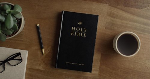 ESV Pew Bible with Responsive Readings (Hardcover, Black)