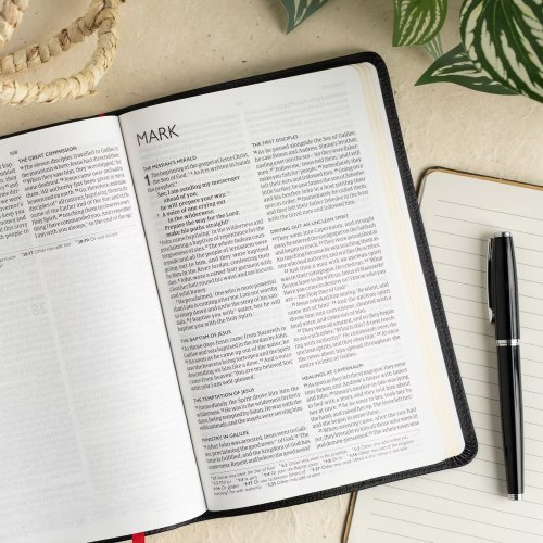 CSB Thinline Bible, Anglicised Edition, Black Leather