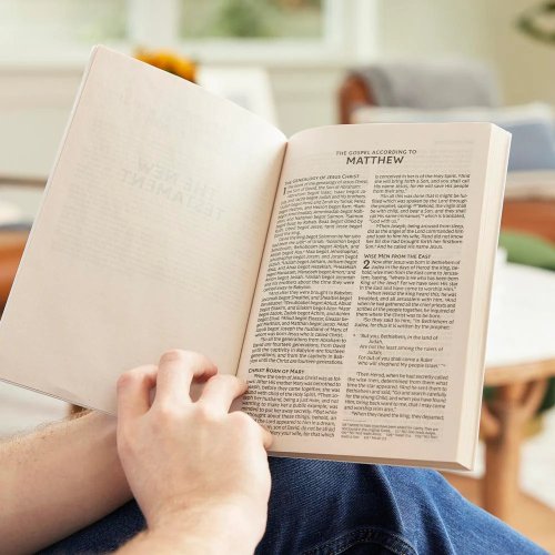 NKJV Large Print Outreach New Testament Bible, Cross Softcover, Comfort Print