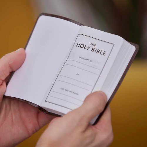 KJV Holy Bible: Pocket New Testament with Psalms and Proverbs, Black Softcover, Red Letter, Comfort Print: King James Version