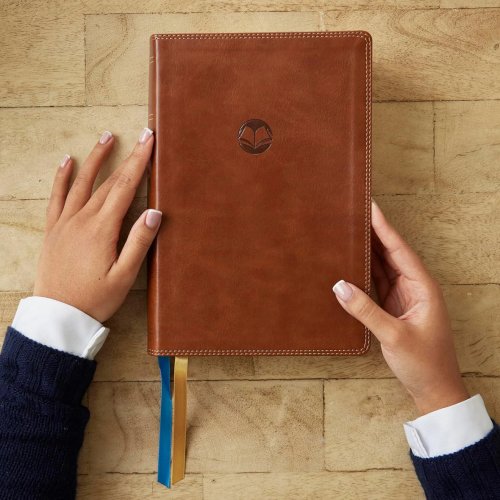 NKJV Enduring Word Study Bible: Pastoral Commentary from Every Chapter of the Bible (Brown Leathersoft, Red Letter, Comfort Print)