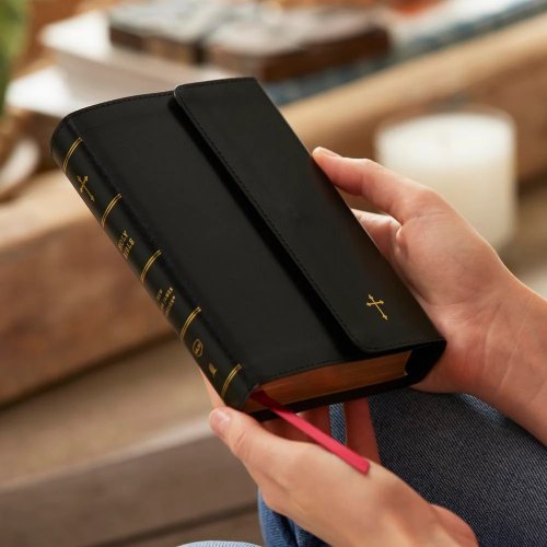 NKJV Compact Paragraph-Style Bible w/ 43,000 Cross References, Red Letter, Comfort Print