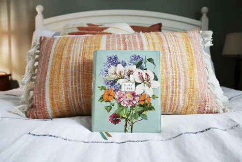 NIV, Artisan Collection Bible, Large Print, Leathersoft, Sage Floral, Red Letter, Comfort Print