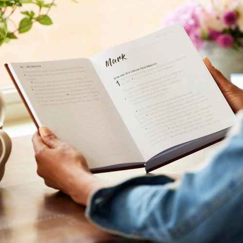 NKJV New Testament, Tracing edition: Engaging the Scripture Word by Word (Brown Leathersoft over Board)