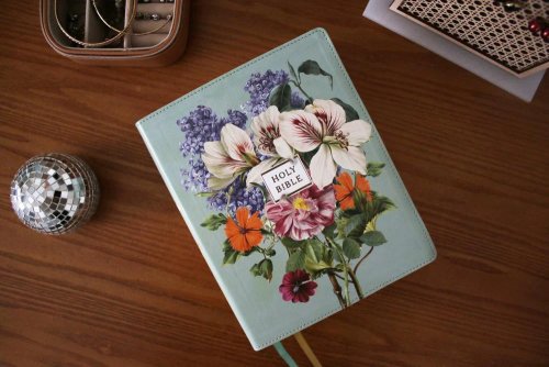 NIV, Artisan Collection Bible, Large Print, Leathersoft, Sage Floral, Red Letter, Comfort Print