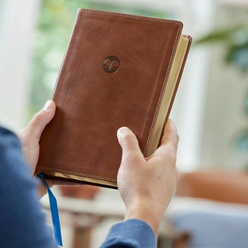 NKJV Enduring Word Study Bible: Pastoral Commentary from Every Chapter of the Bible (Brown Leathersoft, Red Letter, Comfort Print)