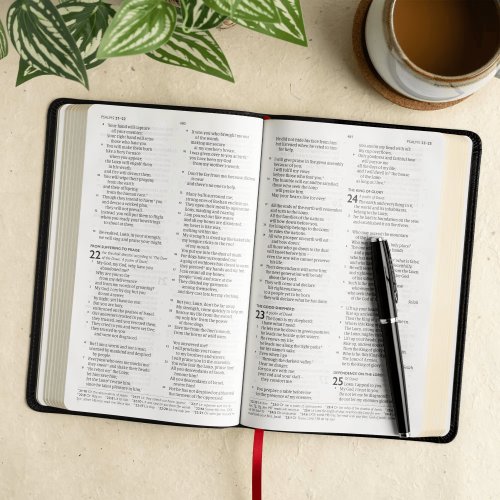 CSB Thinline Bible, Anglicised Edition, Black Leathertouch