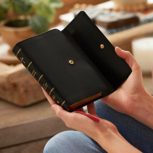 NKJV Compact Paragraph-Style Bible w/ 43,000 Cross References, Red Letter, Comfort Print