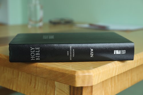 NIV Gift and Award Bible, Leather-Look, Black, Red Letter Edition