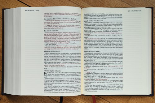 NIV, Journal the Word Bible (With Space for Your Own Artwork), Cloth over Board, Navy, Red Letter, Comfort Print