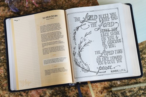 Niv, Radiant Virtues Bible: A Beautiful Word Collection, Leathersoft, Navy, Red Letter, Comfort Print: Explore the Virtues of Faith, Hope, and Love