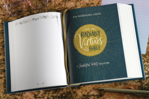 NIV Radiant Virtues Bible & Journal Gift Set: A Beautiful Word Collection (Comfort Print)-Hardcover