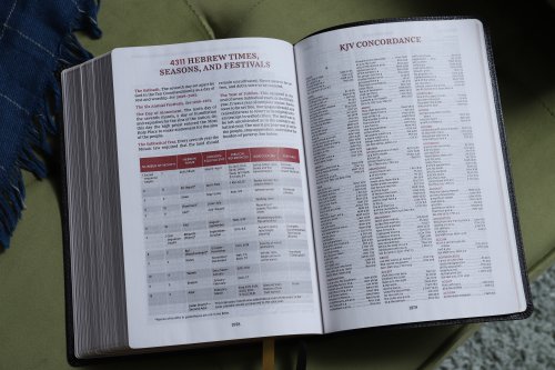 KJV, Thompson Chain-Reference Bible, Large Print, Bonded Leather, Black, Red Letter, Comfort Print