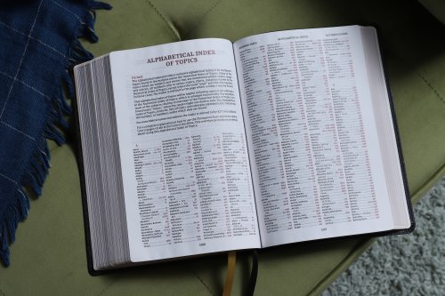 KJV, Thompson Chain-Reference Bible, Large Print, Bonded Leather, Black, Red Letter, Comfort Print
