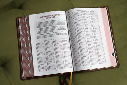 KJV, Thompson Chain-Reference Bible, Genuine Leather, Calfskin, Brown, Red Letter, Thumb Indexed, Comfort Print