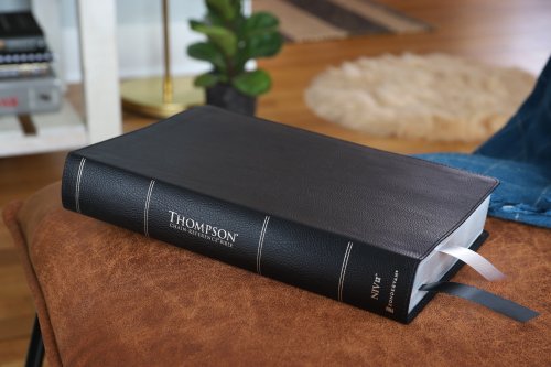 KJV, Thompson Chain-Reference Bible, Handy Size, European Bonded Leather, Red Letter, Comfort Print (Black) main image 0