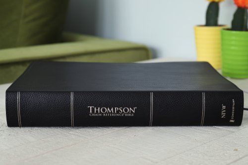 NIV, Thompson Chain-Reference Bible, Large Print, Bonded Leather, Black, Thumb Indexed, Red Letter, Comfort Print