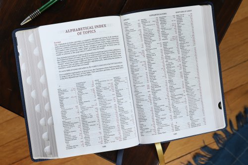 NIV, Thompson Chain-Reference Bible, Leathersoft, Navy, Thumb Indexed, Red Letter, Comfort Print