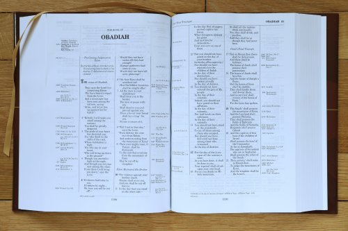 NKJV Thompson Chain-Reference Bible, Red, Hardcover, Red Letter, Biographical Sketches, Glossary, Concordance, Book Outlines, Verse Analysis, Maps, Ribbon Marker, Presentation Page