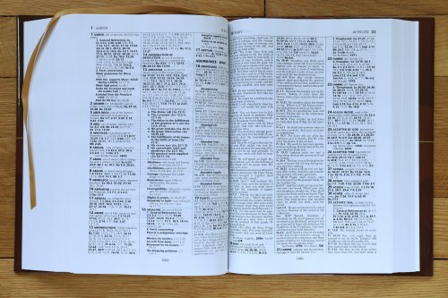 NKJV Thompson Chain-Reference Bible, Red, Hardcover, Red Letter, Biographical Sketches, Glossary, Concordance, Book Outlines, Verse Analysis, Maps, Ribbon Marker, Presentation Page