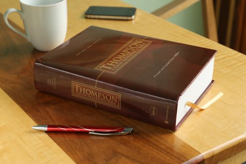 NKJV Thompson Chain-Reference Bible, Red, Hardcover, Red Letter, Biographical Sketches, Glossary, Concordance, Book Outlines, Verse Analysis, Maps, Ribbon Marker, Presentation Page
