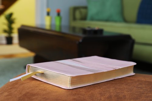 NIV, Thinline Bible, Leathersoft, Pink, Red Letter, Comfort Print