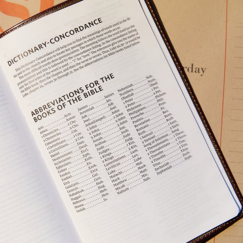 NKJV Holy Bible, Personal Size Giant Print Reference Bible, Black, Hardcover, 43,000 Cross References, Red Letter, Comfort Print: New King James Version