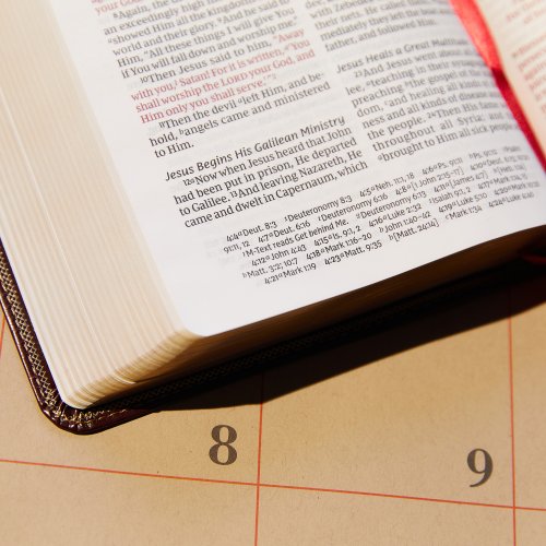 NKJV Holy Bible, Personal Size Giant Print Reference Bible, Black, Hardcover, 43,000 Cross References, Red Letter, Comfort Print: New King James Version