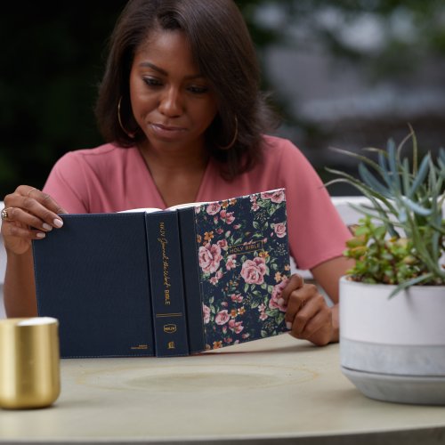 NKJV, Journal the Word Bible, Cloth over Board, Blue Floral, Red Letter, Comfort Print