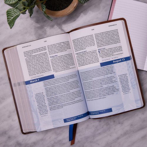 NKJV, Matthew Henry Daily Devotional Bible, Hardcover, Red Letter, Thumb Indexed, Comfort Print
