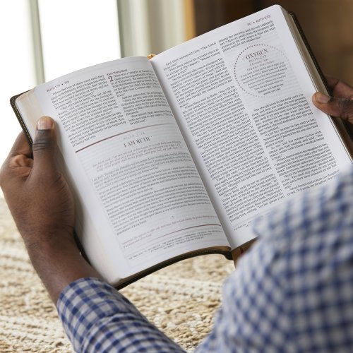 The Breathe Life Holy Bible: Faith in Action (NKJV, Black Leathersoft, Red Letter, Comfort Print)