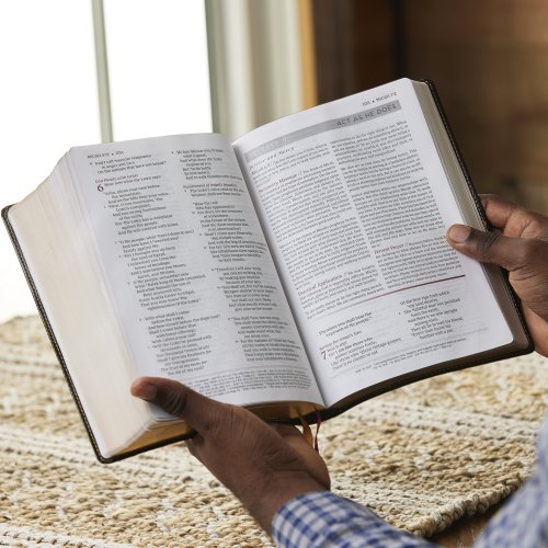 The Breathe Life Holy Bible: Faith in Action (NKJV, Black Leathersoft, Red Letter, Comfort Print)