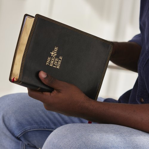The Breathe Life Holy Bible: Faith in Action (NKJV, Black Leathersoft, Red Letter, Comfort Print)