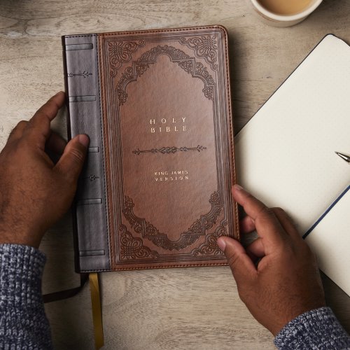 KJV Holy Bible: Giant Print Thinline Bible, Brown Leathersoft, Red Letter, Comfort Print (Thumb Indexed): King James Version (Vintage Series)
