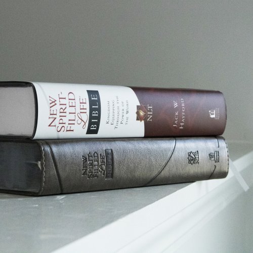 NLT New Spiritfilled Life Study Bible Hardback