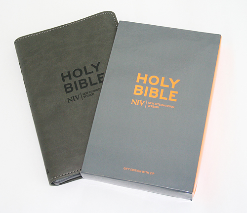 NIV Compact Bible, Charcoal, Imitation Leather, Anglicised, Slipcase, Zipped, Ribbon Marker, Presentation Page, 2011 Edition