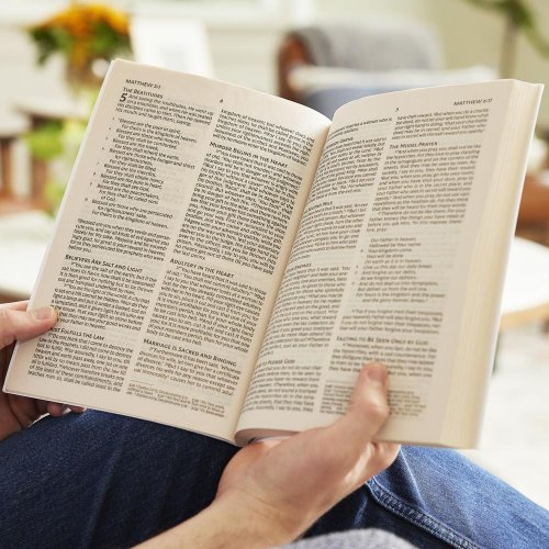 NKJV Large Print Outreach New Testament Bible, Cross Softcover, Comfort Print